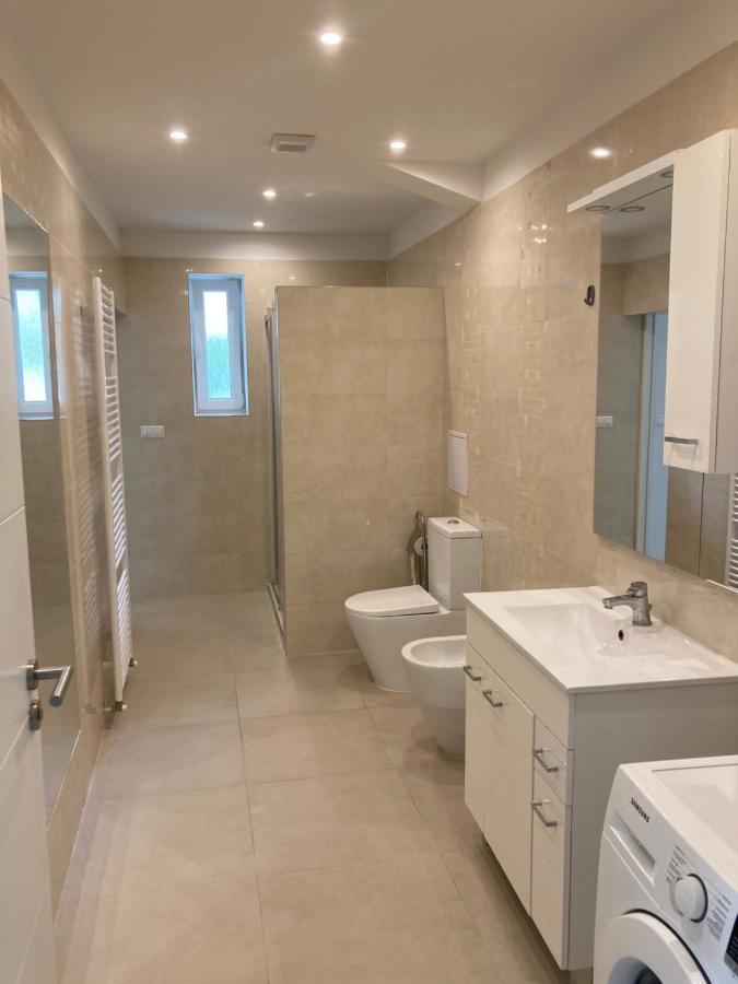 Apartman Duna ピエシュチャニ エクステリア 写真