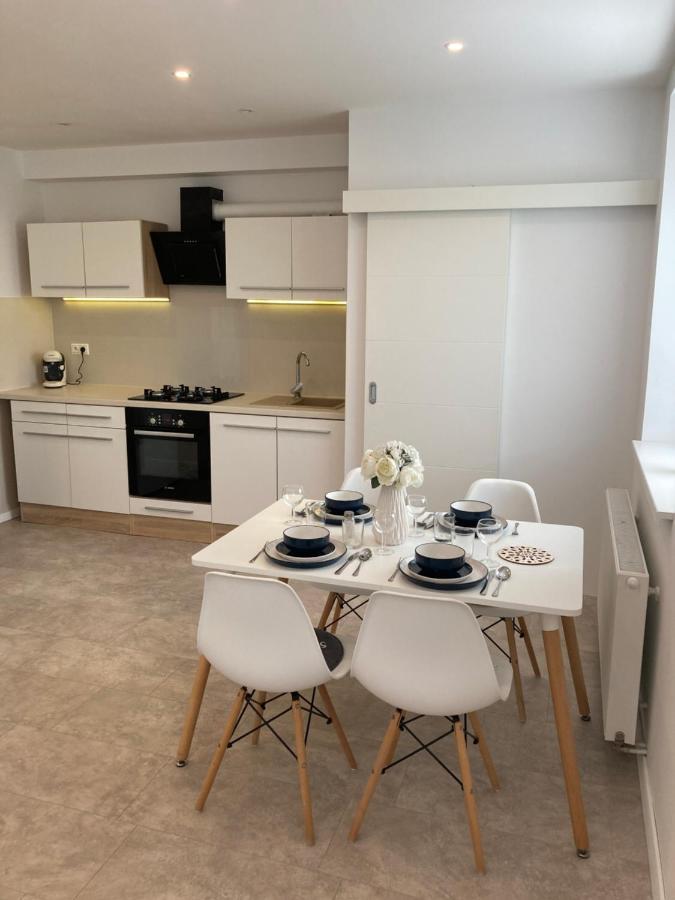 Apartman Duna ピエシュチャニ エクステリア 写真